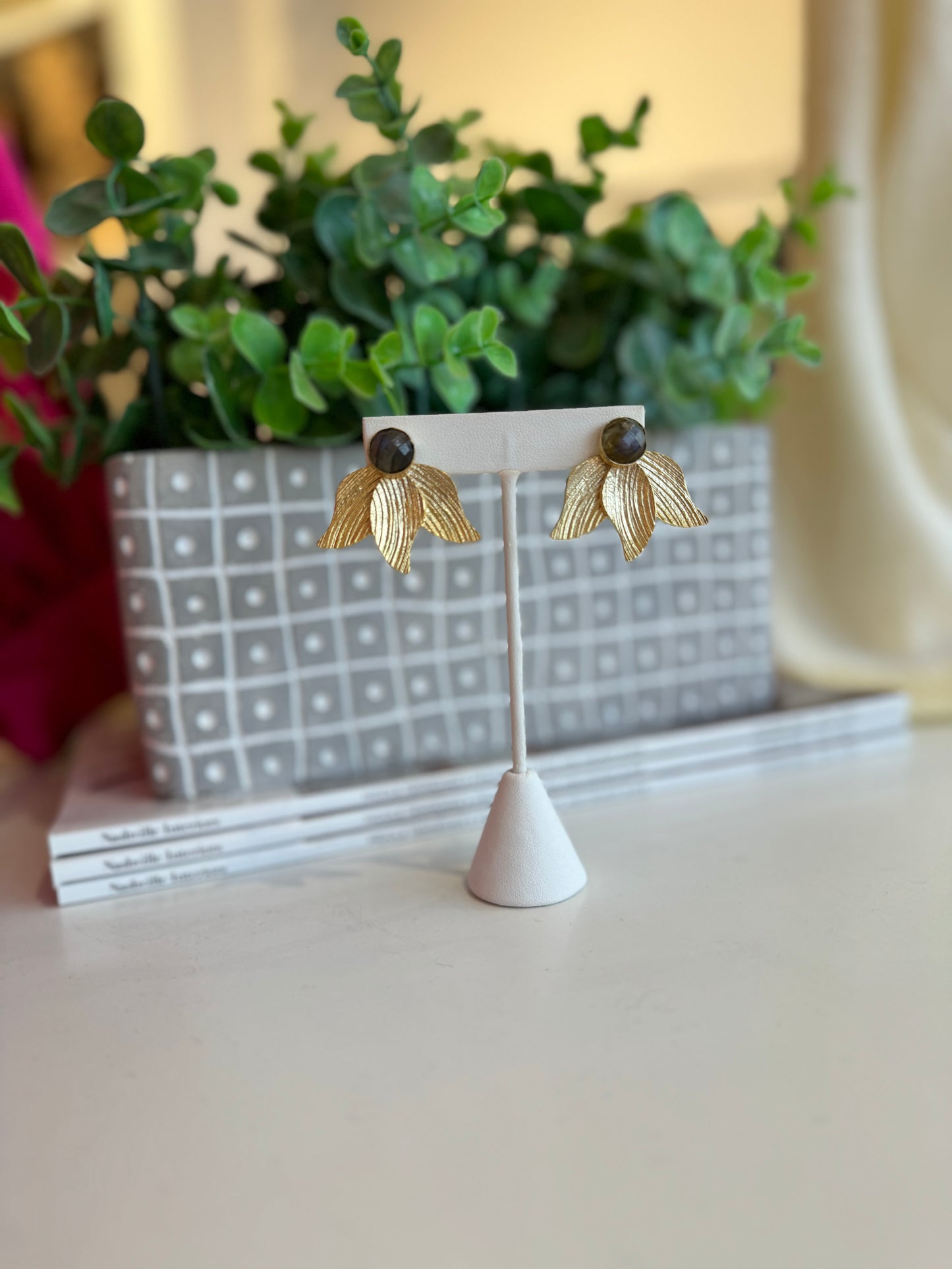 Ever Alice Lily Earrings
