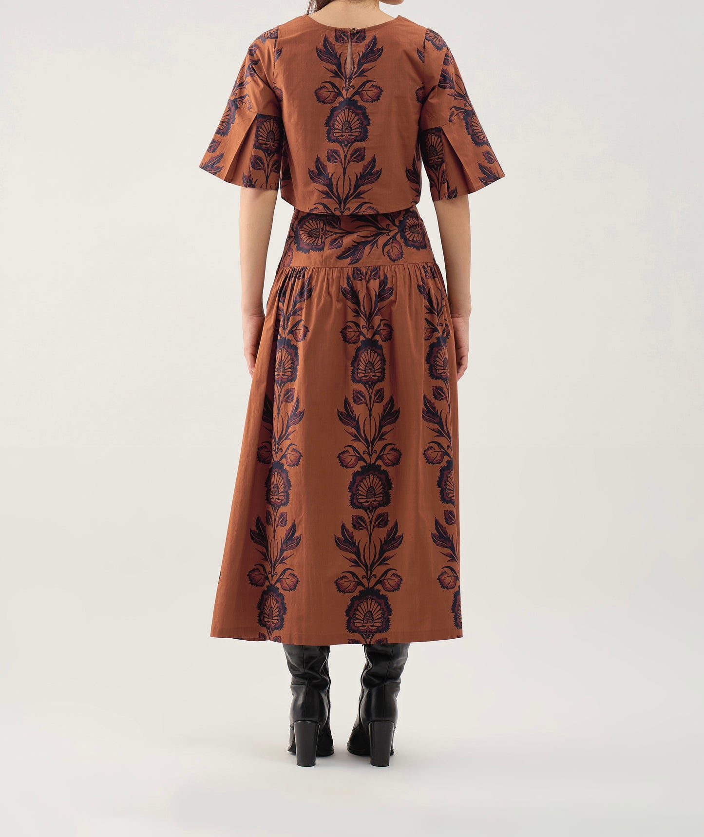 Beyond By Vera London Top in Elizabeth Cocoa