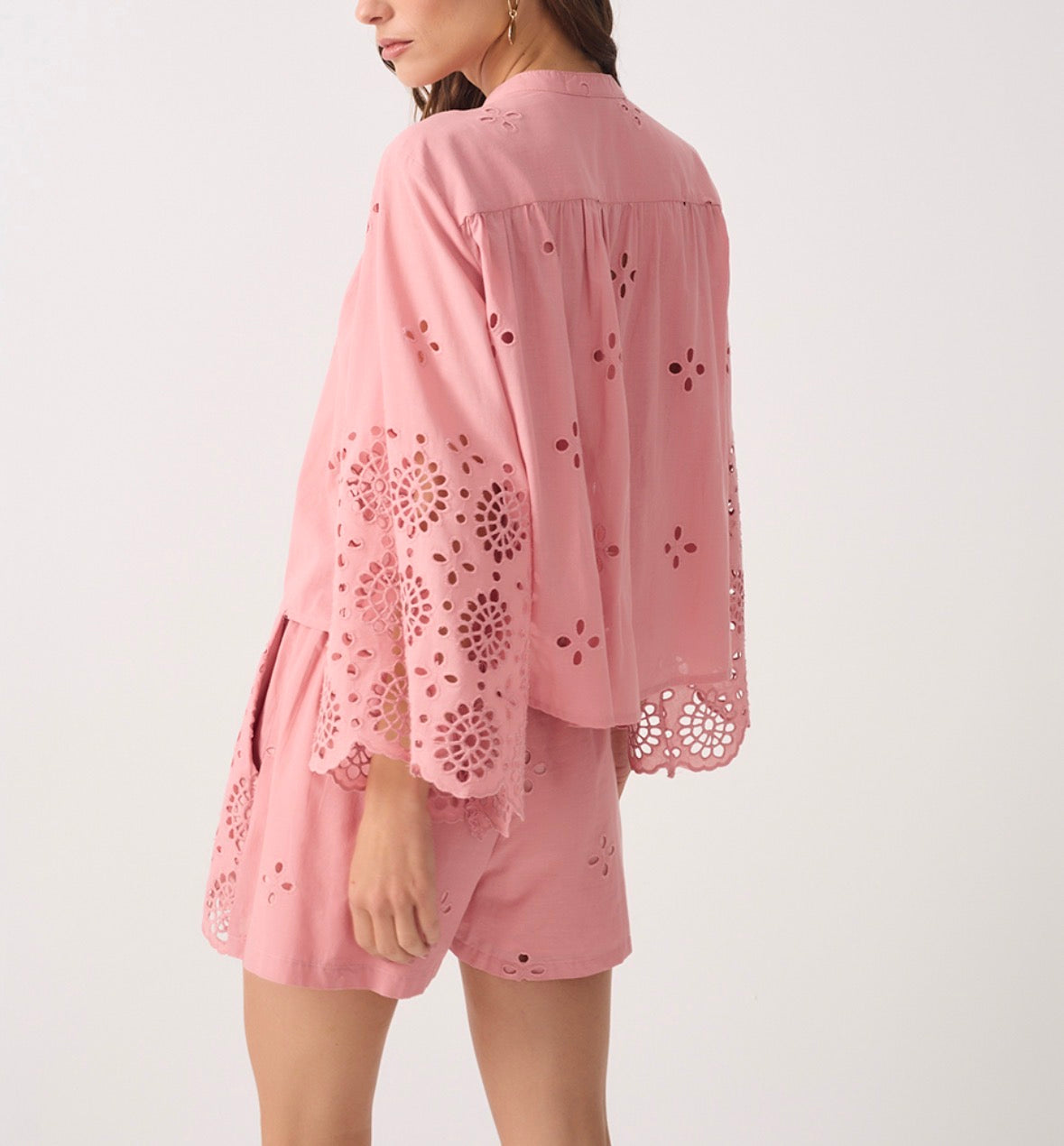 Dress To Embroidered Kimono Sleeve Buttoned Blouse in Pink Alvorada