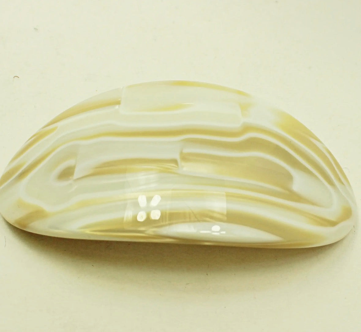 Medusa’s Heirlooms Ivory Oval Clip