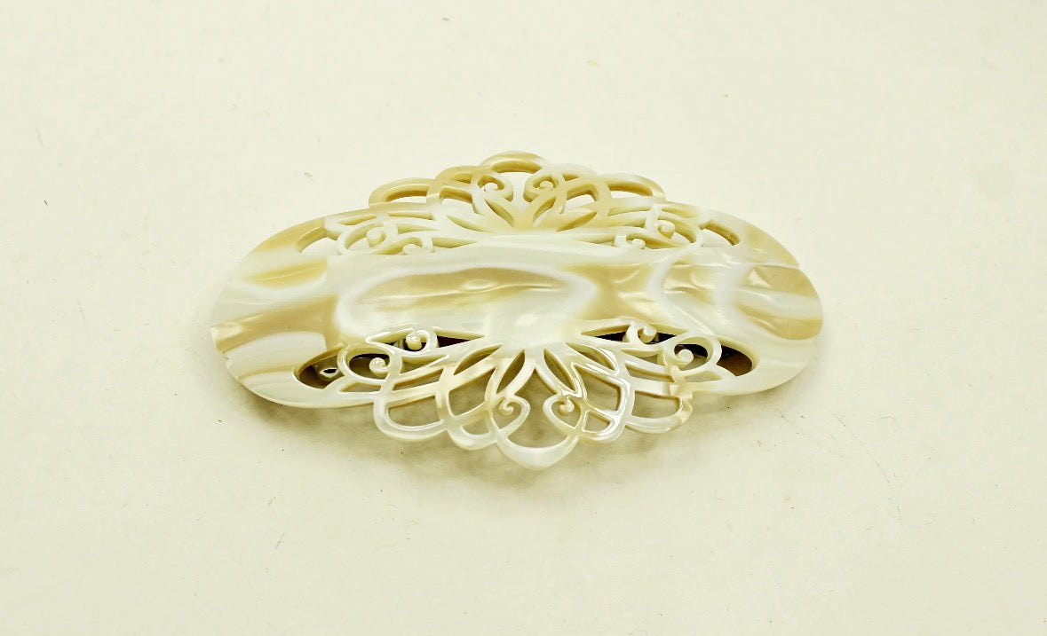 Medusa’s Heirlooms French Ivory Clip