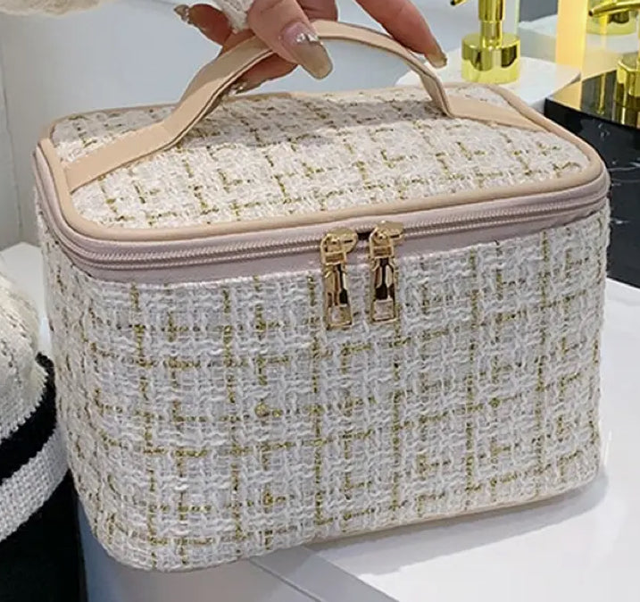 Lissa Cosmetic Case in White