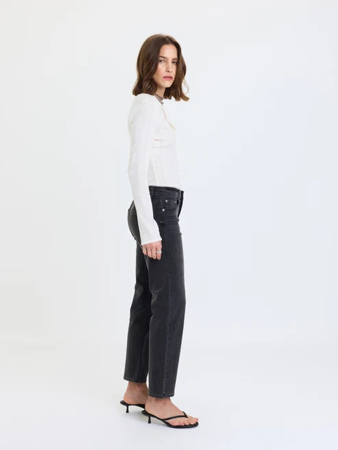 Daze Rebel Ankle Mid Rise Slim Straight Jean in Motion