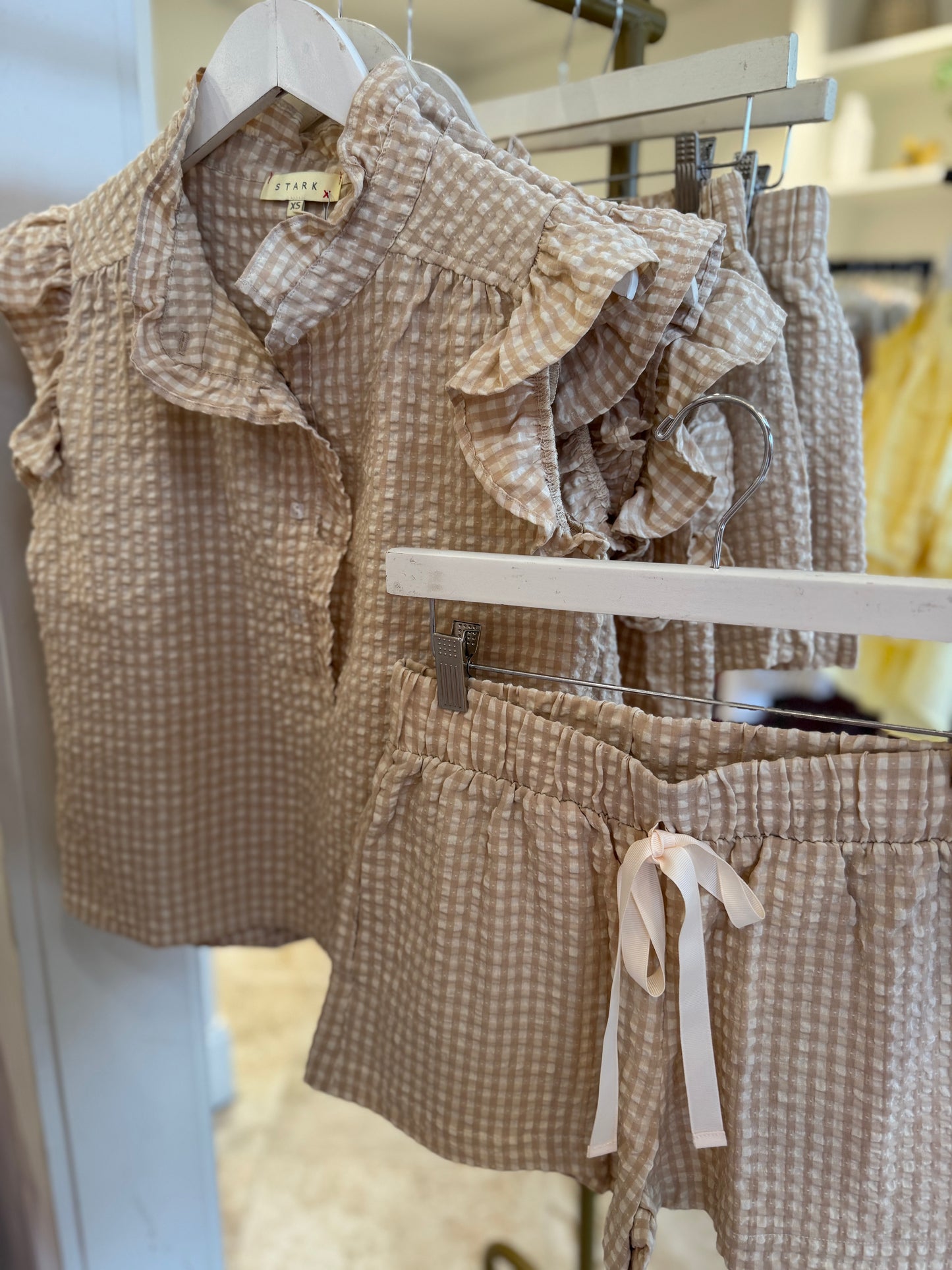 Stark X Jodie Top & Willow Shorts Set in Tan White