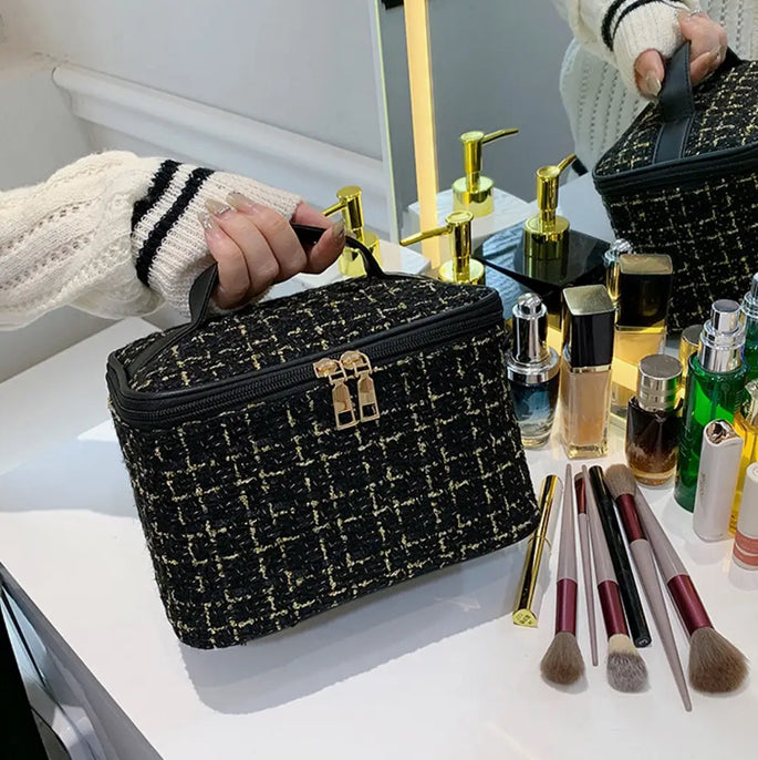 Lissa Cosmetic Case in Black