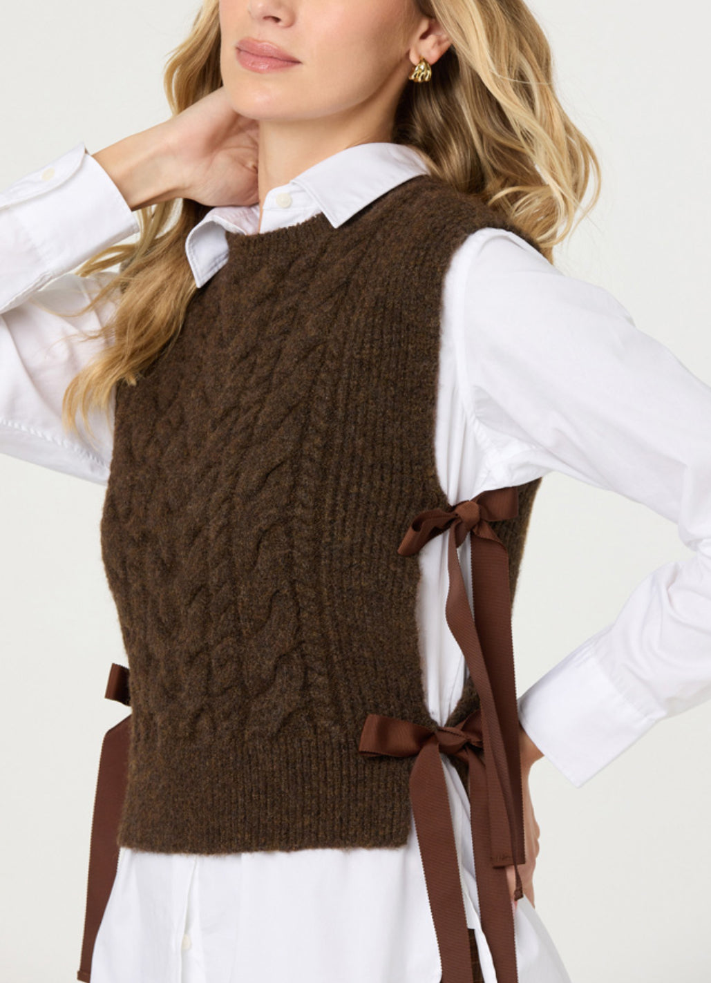 ASTR Cortney Sweater Vest in Brown