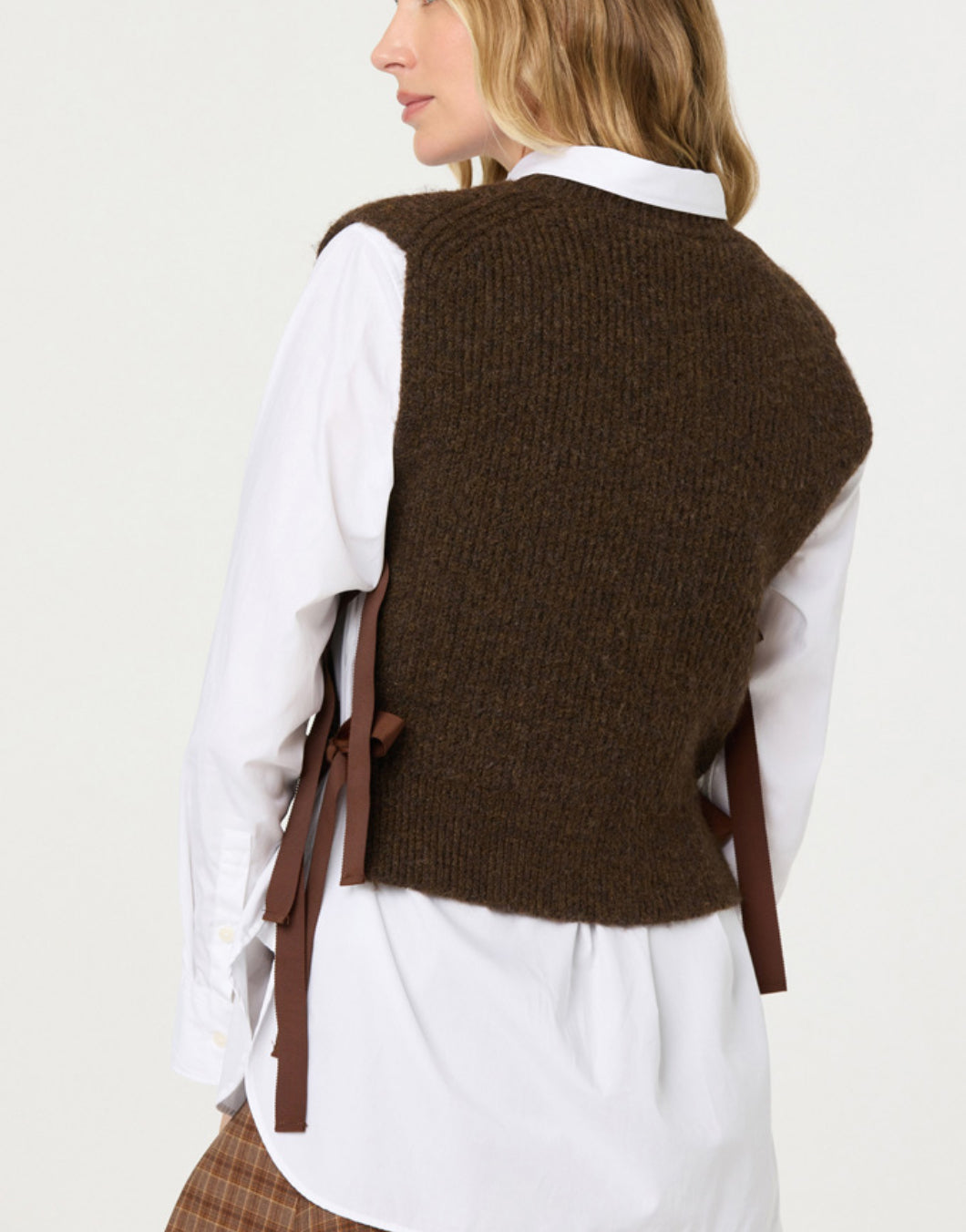 ASTR Cortney Sweater Vest in Brown
