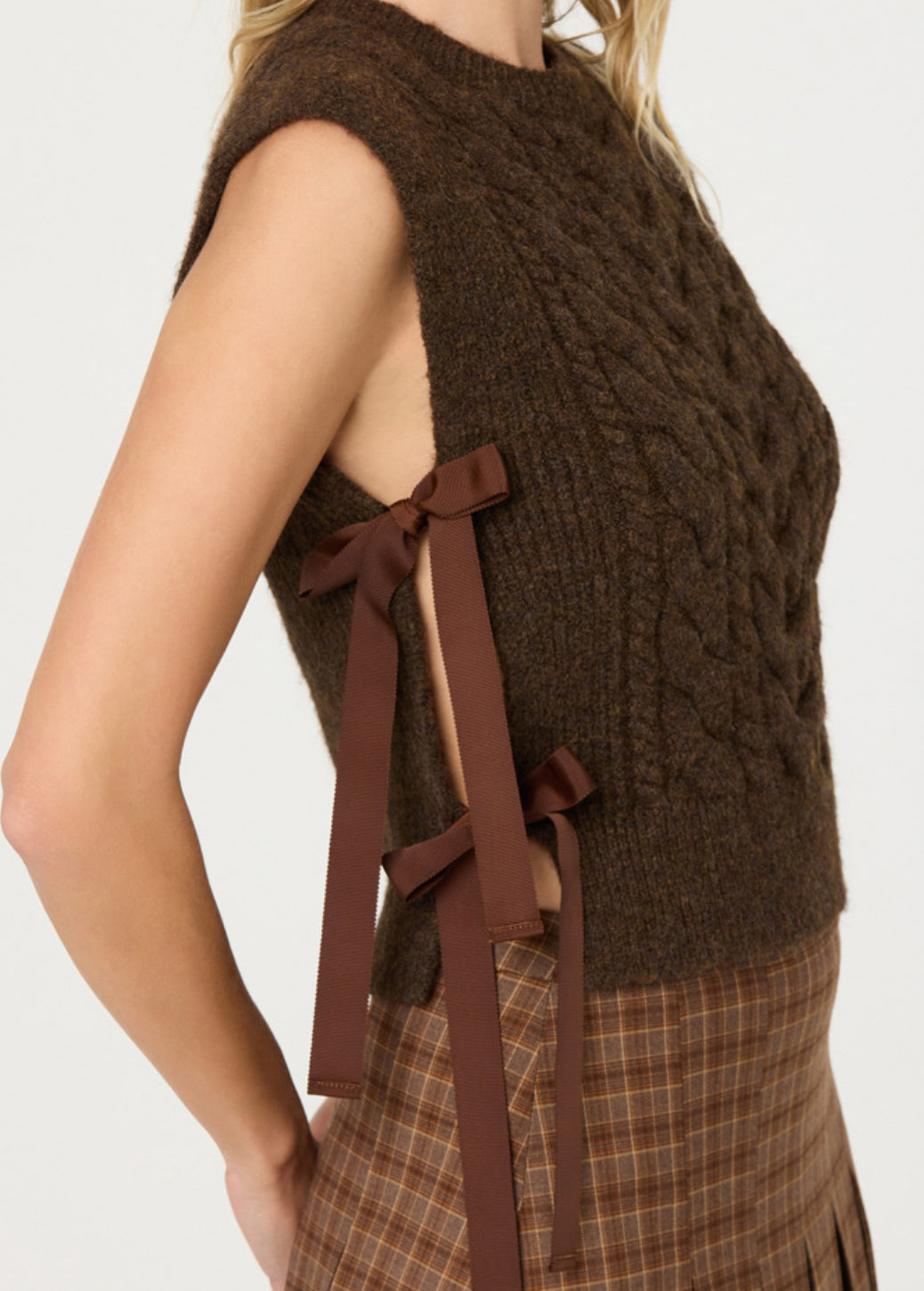 ASTR Cortney Sweater Vest in Brown